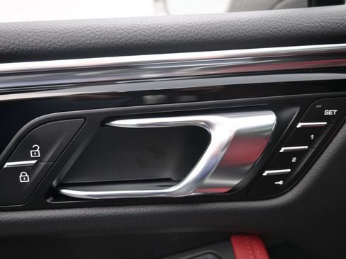 New 2026 Porsche Macan AWD/4WD image 11