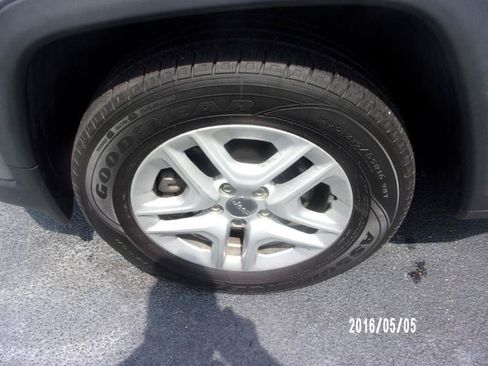 Used 2019 Jeep Compass Sport FWD image 16