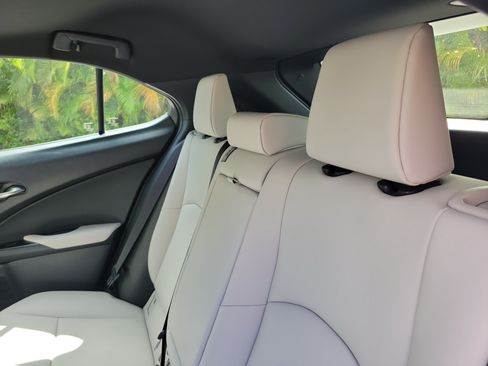 Certified 2024 Lexus UX 250h FWD image 11