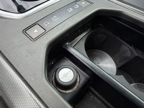 Used 2019 Land Rover Range Rover Evoque SE image 20