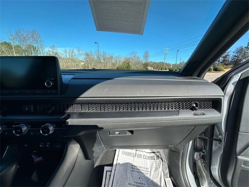 Used 2024 Honda CR-V Sport image 16