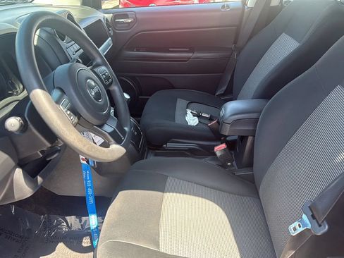 Used 2014 Jeep Compass Sport w/ Power Value Group FWD image 2