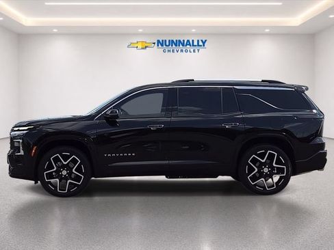 Used 2025 Chevrolet Traverse High Country FWD image 2
