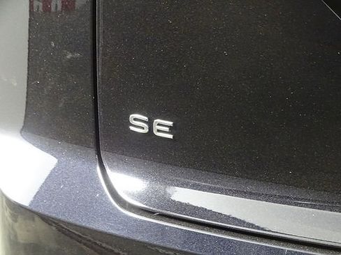 Used 2022 Volkswagen Atlas Cross Sport SE image 43