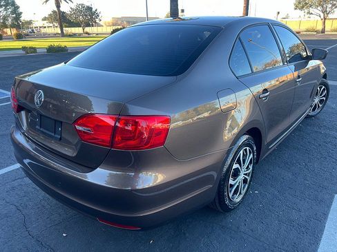 Used 2014 Volkswagen Jetta S image 4