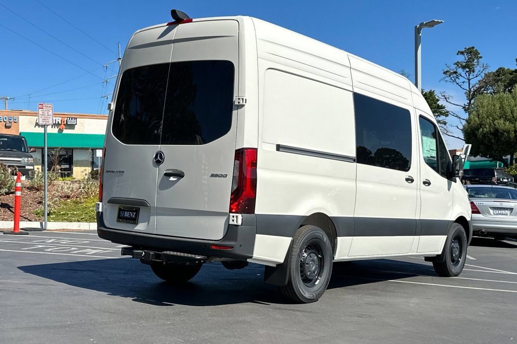 Used 2025 Mercedes-Benz Sprinter 2500 image 4
