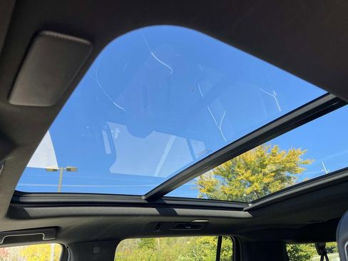 Certified 2024 Cadillac Escalade ESV Premium Luxury w/ Performance Package image 27