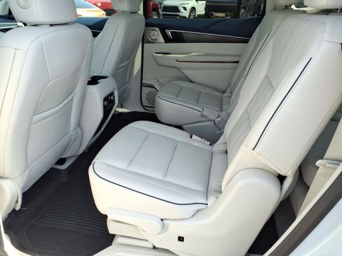 Used 2026 Buick Enclave Avenir w/ Super Cruise Package AWD/4WD image 13