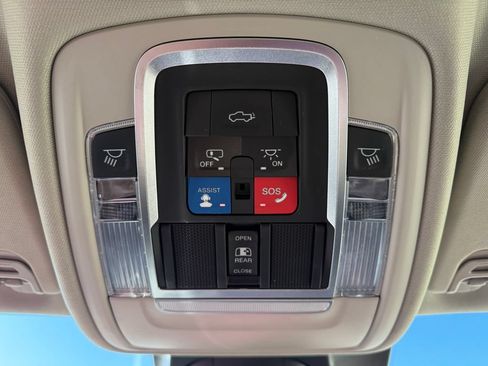 Used 2022 RAM 1500 Laramie AWD/4WD image 39