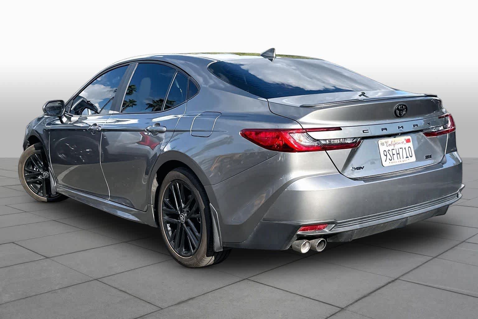 Used 2025 Toyota Camry SE FWD image 11