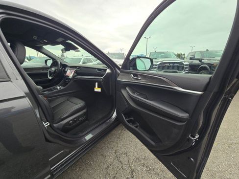 New 2025 Jeep Grand Cherokee Limited image 10