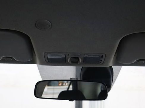 Used 2022 Hyundai Venue SEL image 28