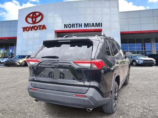 Used 2023 Toyota RAV4 XLE w/ Convenience Package FWD image 4