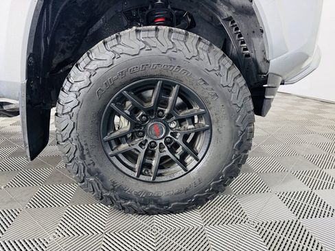 Used 2022 Toyota Tacoma TRD Off-Road AWD/4WD image 30