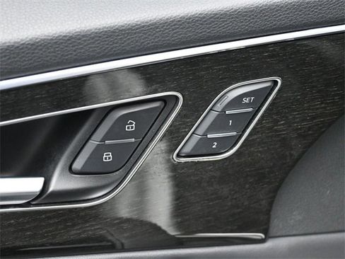 Used 2023 Audi Q7 3.0T Premium Plus image 12