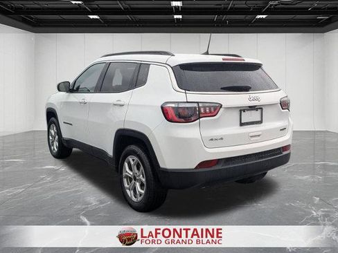 Used 2025 Jeep Compass Latitude w/ Sun & Sound Group AWD/4WD image 3
