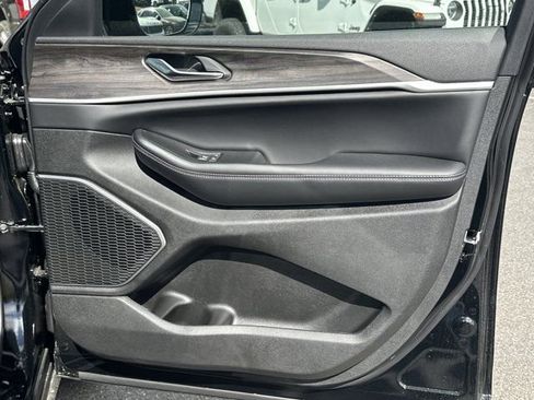 New 2026 Jeep Grand Cherokee Limited image 17