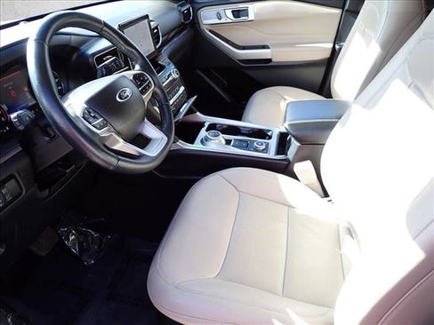 Used 2023 Ford Explorer Limited image 12