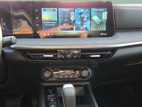 Used 2026 Nissan Kicks SV FWD image 17