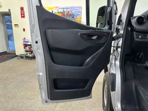 Used 2019 Mercedes-Benz Sprinter 4x4 170 image 14