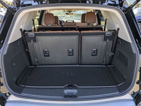 New 2025 Nissan Pathfinder Platinum w/ Black Appearance Package image 31