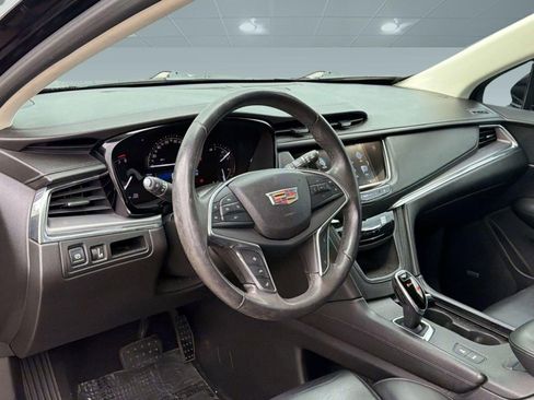 Used 2017 Cadillac XT5 Premium Luxury w/ LPO, Wheel Lock Package FWD image 4