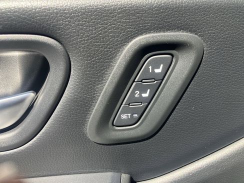 Used 2025 Honda Pilot TrailSport image 19