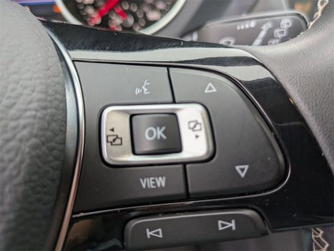 Used 2023 Volkswagen Taos SE w/ Panoramic Sunroof Package image 19