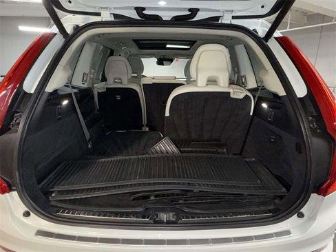 Used 2020 Volvo XC90 T6 Momentum w/ Protection Package Premier image 17