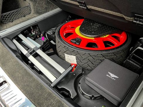 Used 2017 Bentley Bentayga image 20