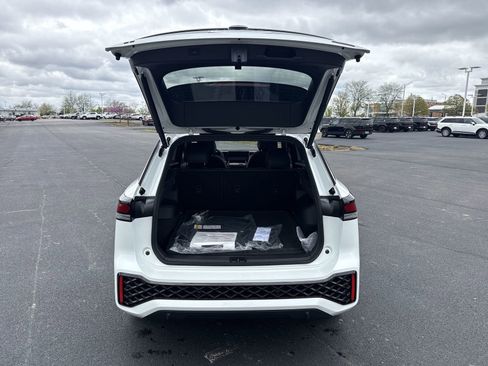 New 2026 Volkswagen Tiguan SE R-Line AWD/4WD image 24