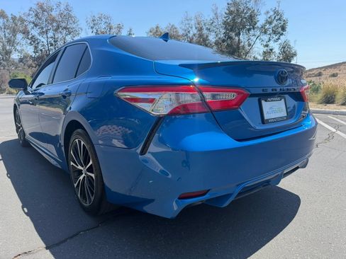 Used 2020 Toyota Camry SE FWD image 3