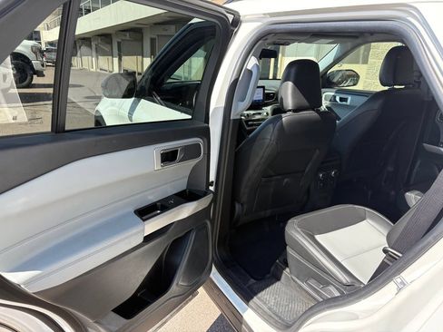 Used 2022 Ford Explorer XLT w/ Equipment Group 202A AWD/4WD image 25