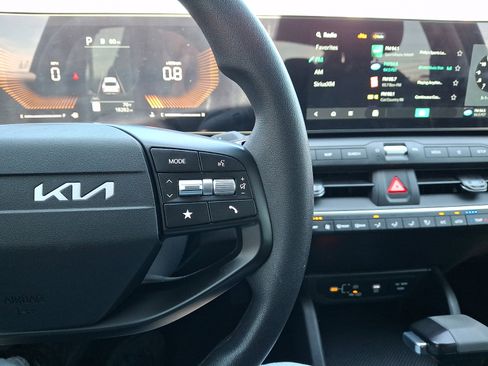 Used 2025 Kia K4 FWD image 21