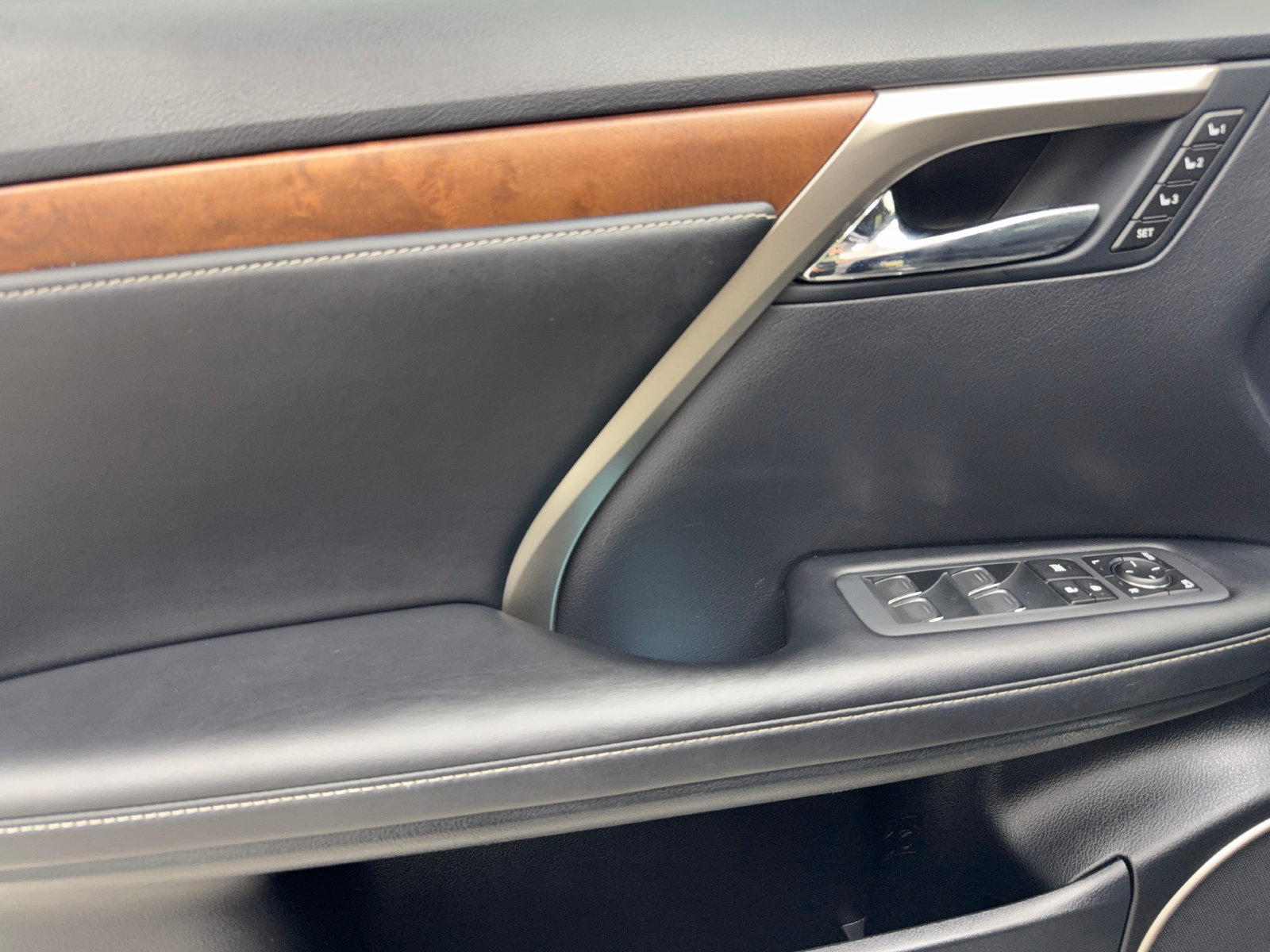 Used 2021 Lexus RX 350L FWD w/ Premium Package image 36