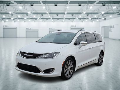 Used 2017 Chrysler Pacifica Limited w/ UConnect Theater Package