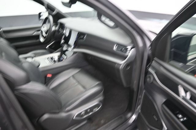 Used 2025 Jeep Wagoneer 4WD image 9