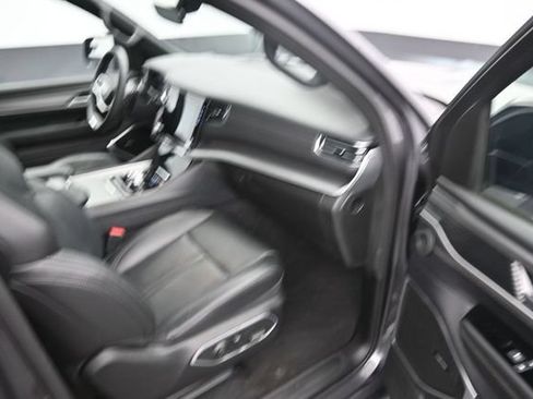 Used 2025 Jeep Wagoneer 4WD image 9