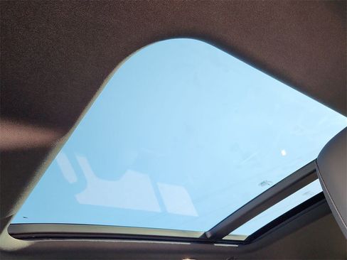 Used 2025 Land Rover Defender 110 S image 21