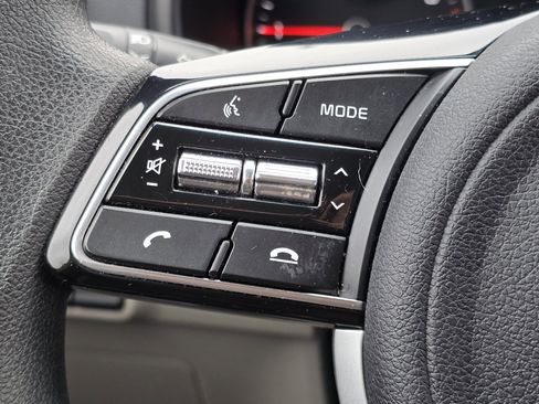 Used 2022 Kia Sportage LX image 11