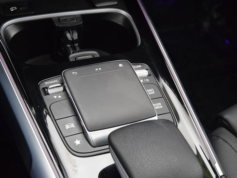 Used 2023 Mercedes-Benz GLB 250 image 33