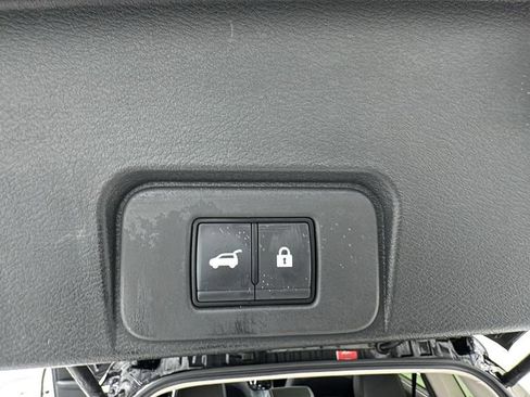 Used 2023 Nissan Rogue SV w/ SV Premium B Package image 16