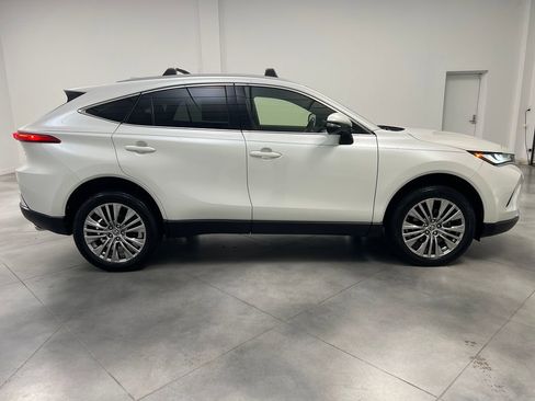 Used 2022 Toyota Venza Limited AWD/4WD image 8