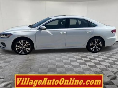 Used 2022 Volkswagen Passat 2.0T SE FWD image 43