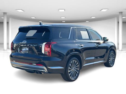 Used 2023 Hyundai Palisade Calligraphy FWD image 4
