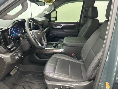 Used 2025 Chevrolet Silverado 2500 LTZ w/ LTZ Premium Package image 30