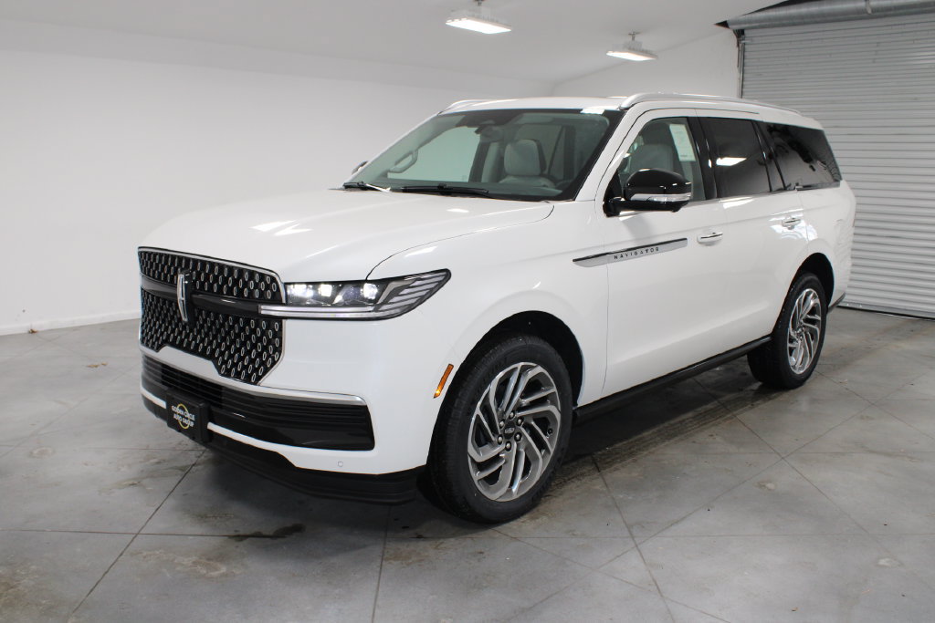New 2026 Lincoln Navigator Reserve AWD/4WD image 3