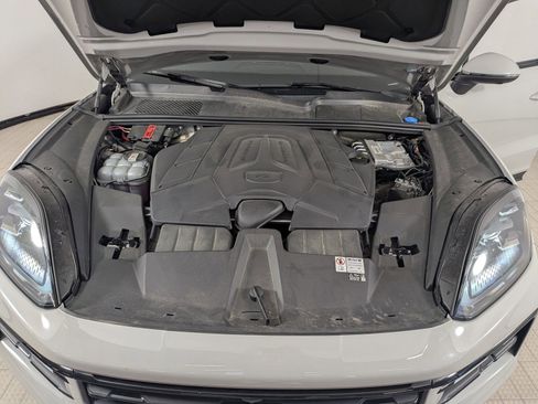 Certified 2024 Porsche Cayenne AWD/4WD image 26