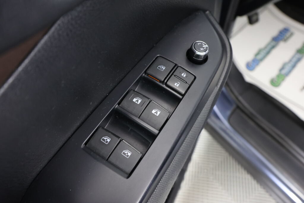 Used 2017 Toyota Highlander LE AWD/4WD image 30