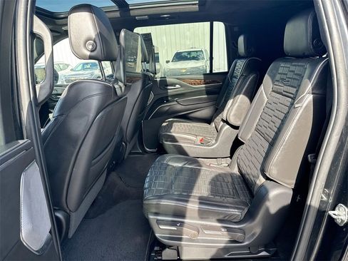 Used 2022 Cadillac Escalade ESV Premium Luxury Platinum image 29